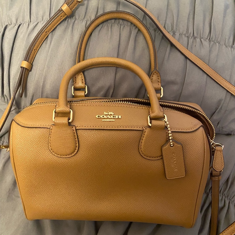 Coach small side purse with crossbody strap included